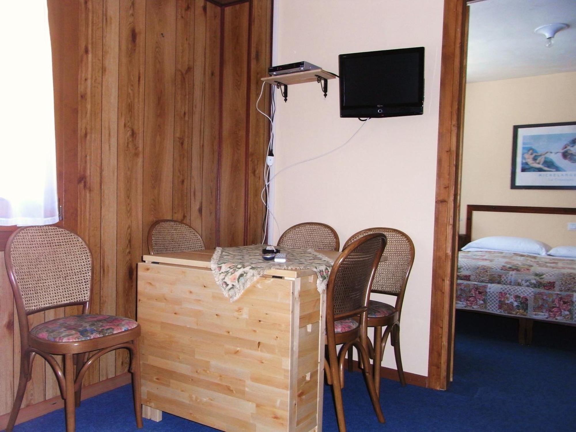 Hotel Genzianella Champoluc Eksteriør bilde