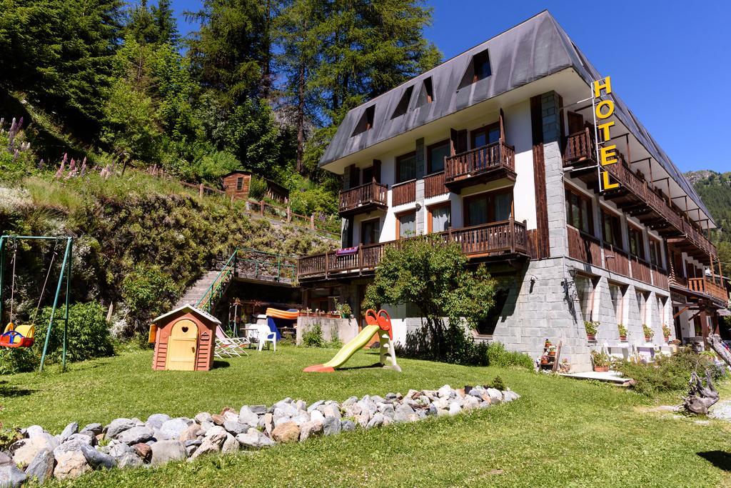 Hotel Genzianella Champoluc Eksteriør bilde