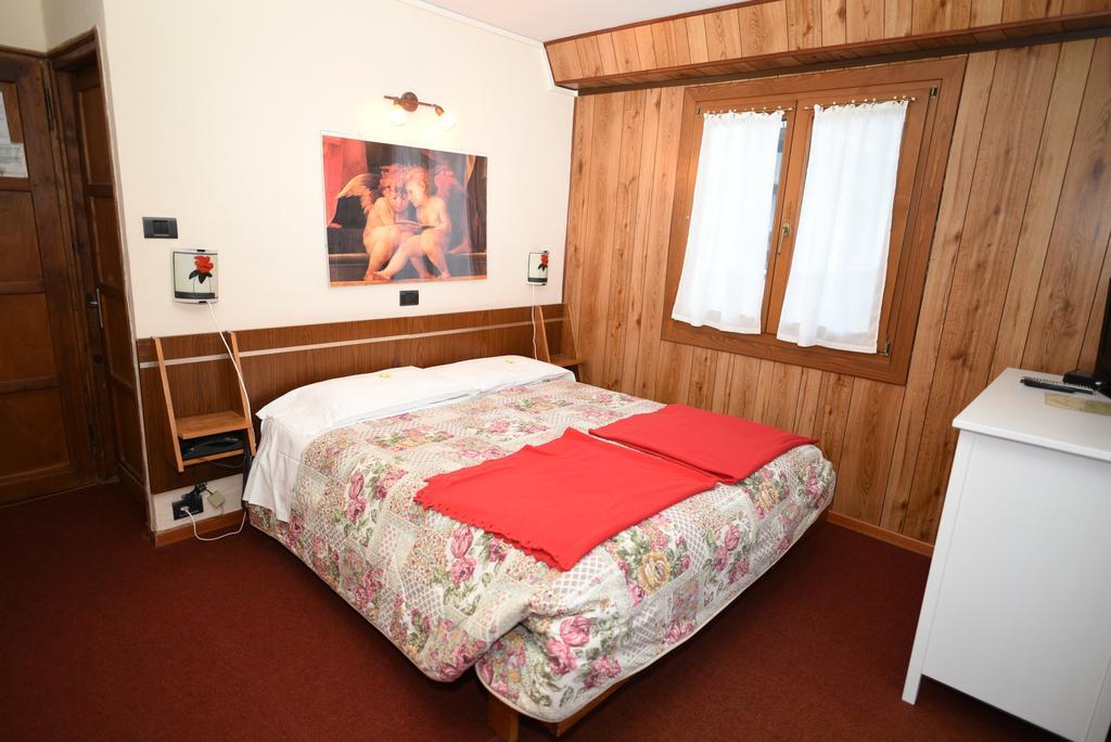 Hotel Genzianella Champoluc Eksteriør bilde